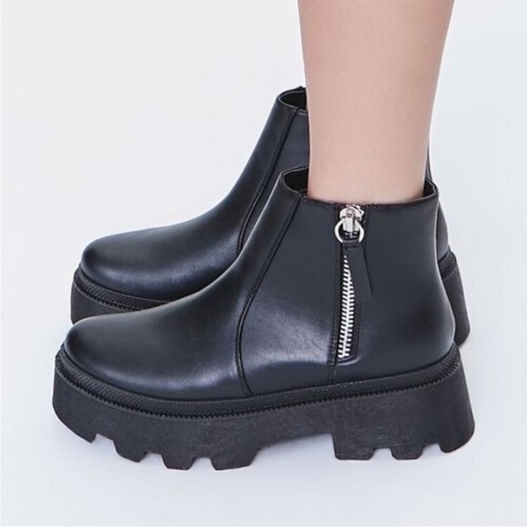 Forever21 - Black Lug Booties - New w/ tags - Picture 2 of 7